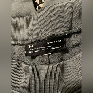 Under Armour cold gear women’s sweat pants. Good condition size S